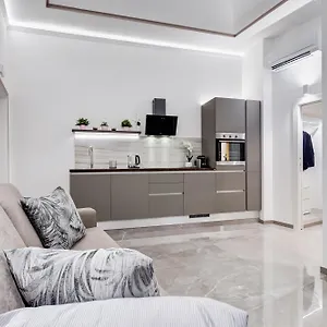 Unoseitre - Luxury & , Roma Italia